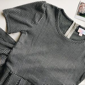 NWOT - Lularoe Amelia Herringbone Print - XS